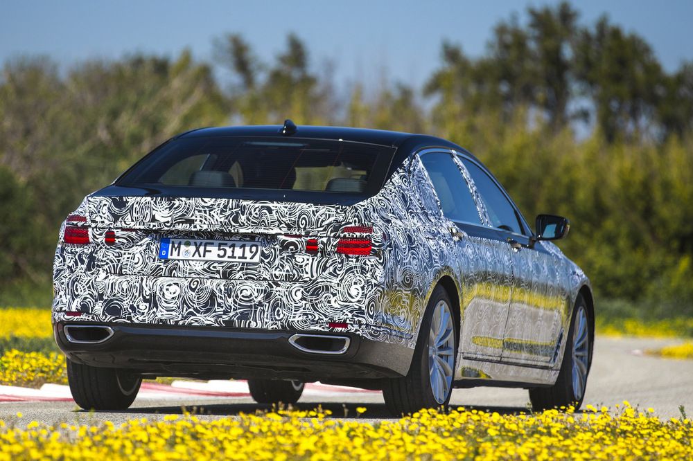 Vezető nélkül parkol az új BMW 7-es 4