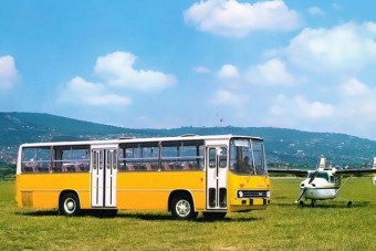 Vagyonokért lehetett felülni a régi Ikarusokra Szentpétervárott
