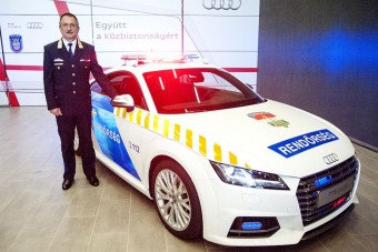 Vadiúj Audi TT a magyar rendőrség kötelékében
