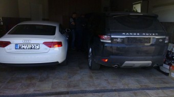 Luxusautókat talált a rendőrség