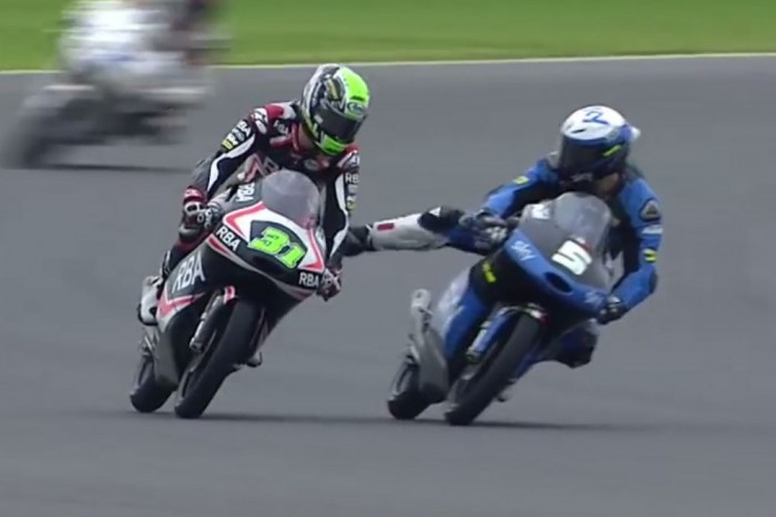 Rugdosódás, anyázás és mutogatás a motorversenyen