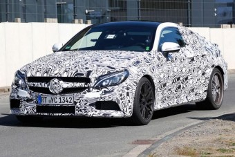 Süt, olyan forró a C-osztály csúcskupéja