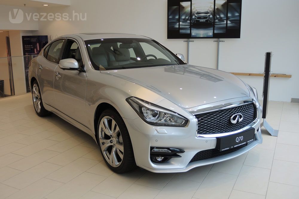 Benzines, hibrid és dízelmotorral is elérhető az Infinti Q70