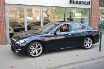 Adtunk egy autót egy olvasónak