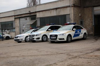 Téli gumi nélkül jártak eddig a rendőrök - Gondoltad volna?