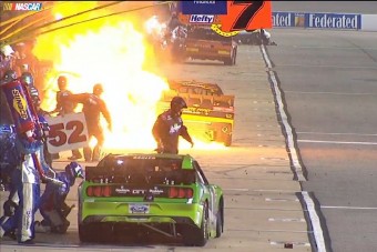 Lángba borult a boxutca