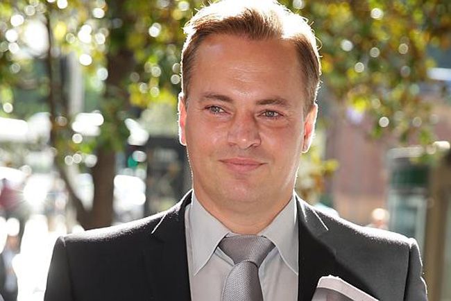 Direkt ütött el egy bringást a válogatott focikapus