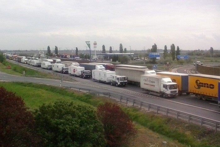 Piszok nagy dugó az M0-son, képünk is van róla 4