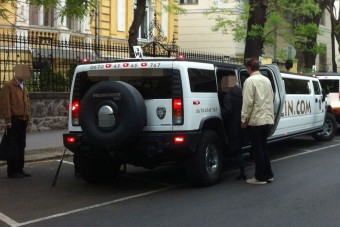 Oltári nagy nyugdíjas buli lehetett Pesten