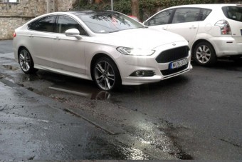 Mit csináljunk, ha kátyúba hajtottunk?