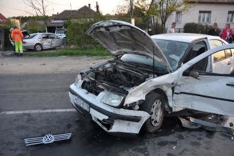 A nap képe - autó repült egy kertbe Budapesten