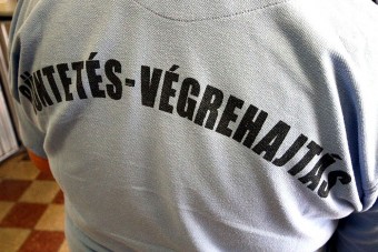 Hajnali 3-kor jöttek a rendőrök. Irány a börtön!