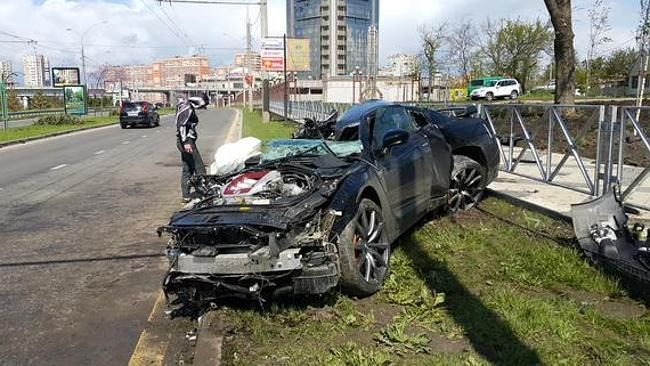 Ropira törte sportautóját az orosz válogatott focista