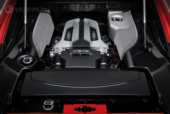Átadták az Audi új győri motorfejlesztő központját 1 Több mint 27 ezer nyolchengeres motor készült, pl. az Audi R8-ba is