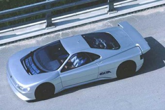 Peugeot a Ferrari ellen