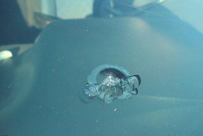 Börtönbe mehet a 36 autót megdobáló férfi