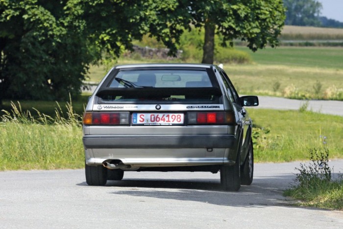 Időgép Volkswagen-logóval az elején 3 Sok Sciroccón jelenik meg rozsda a csomagtérfedélen, erre érdemes odafigyelni. A kárpitok és ajtóborítások beszerzése a sok különböző variáns miatt nem könnyű