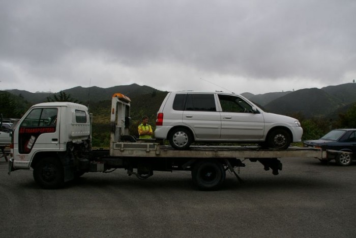 Mi van, ha már hazafelé lerohad a külföldön vett autó? 7 | Vezess Ha muszáj hazatrélerezni a kocsit, próbáljunk üres visszfuvaros kocsit szerezni, féláron