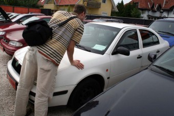 Sok a csalás az import használt autókkal