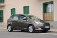 Lábbal nyílik az új Ford C-Max 54