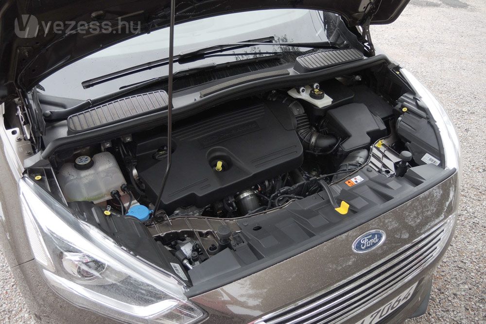 Lábbal nyílik az új Ford C-Max 27