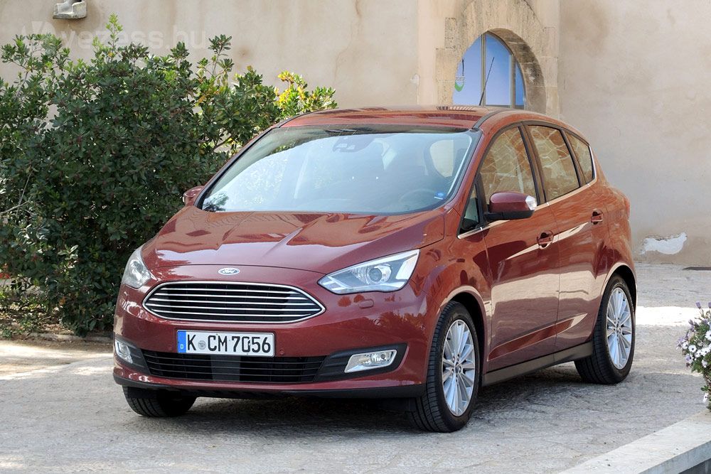 Lábbal nyílik az új Ford C-Max 30