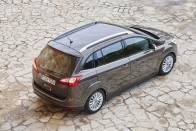 Lábbal nyílik az új Ford C-Max 65