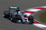 F1: Hamilton önmaga legnagyobb ellenfele 10