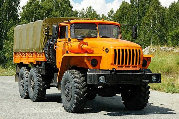 Az Ural 4320-as 1977 óta gyakorlatilag ugyanolyan megjelenéssel és felszereltséggel készül, mindössze a motorok estek át kisebb-nagyobb modernizáción