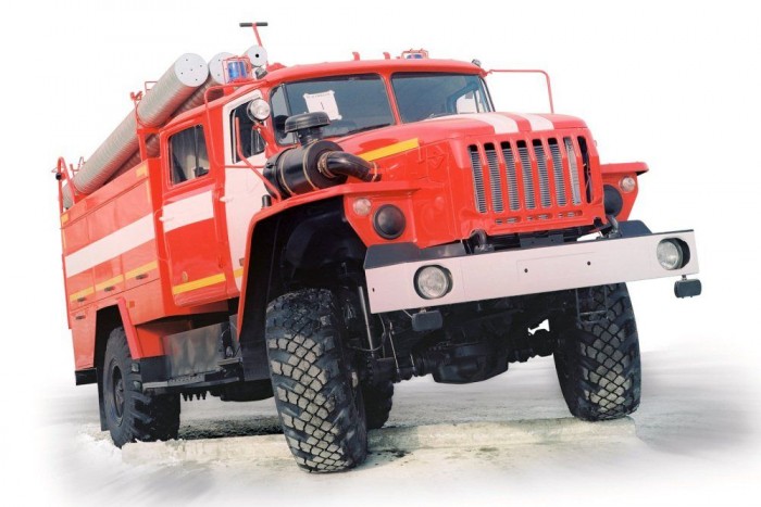 A civil változatokon a fényszórók a lökhárítóban vannak, korábbi helyüket a fekete műanyag sapkák jelzik. 