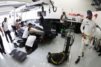 F1: Alonso nem léphet le csak úgy