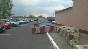 Betonkemény leckét kapott a tilosban parkoló