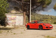 A 911 Carrera GTS 430 lóerővel, egycentis ültetéssel az alapmodellhez képest