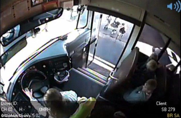 Hajszál híján három kisgyereket gázolt halálra a terepjárós