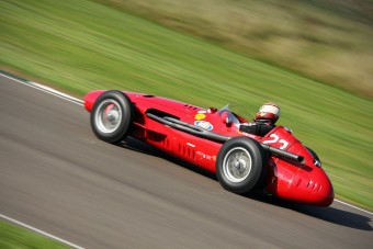 Gyönyörű ahogy újraéled egy veterán F1-es Maserati