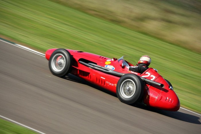 Gyönyörű ahogy újraéled egy veterán F1-es Maserati