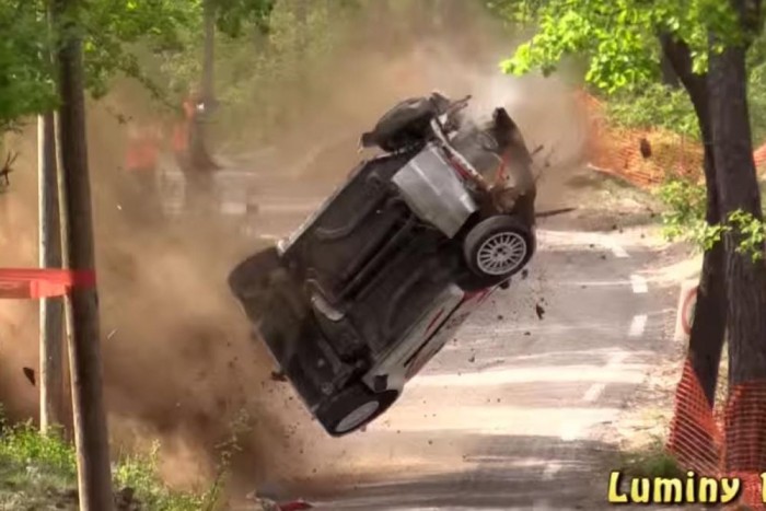 Hatalmas baleset egy francia ralin