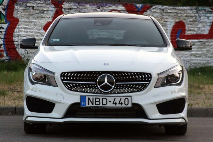 Lehengerlő az útfekvése, a kormányzására is csak jót mondhatunk