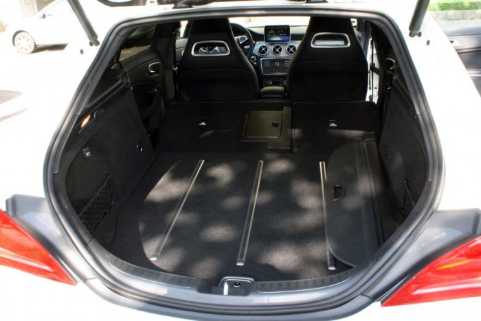 Praktikus és szép kialakítású a 495-ről 1354 literre bővíthető csomagtartó