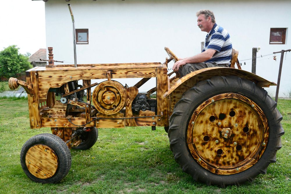 A nap képe – fából faragott traktor Tiszaörsön 7