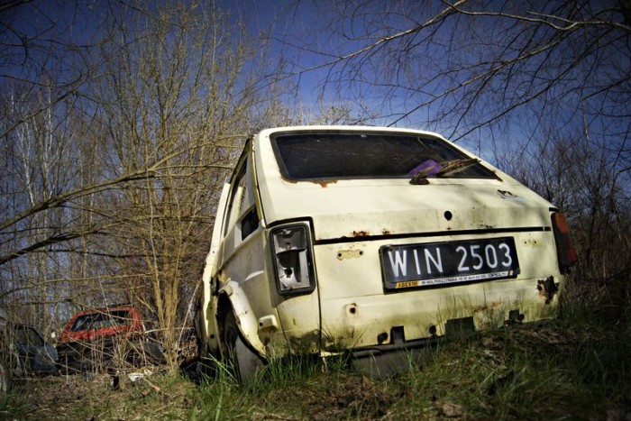 Rengeteg veterán autót emészt egy lengyel erdő 9 | Vezess Rengeteg veterán autót emészt egy lengyel erdő 9