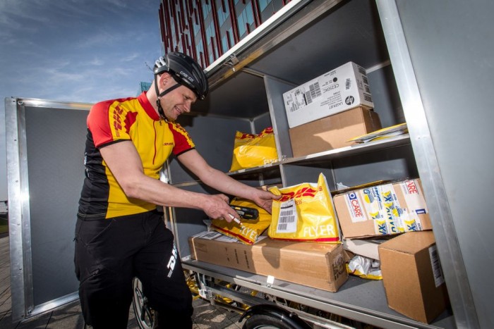 Íme, a futárbringák kamionja 3