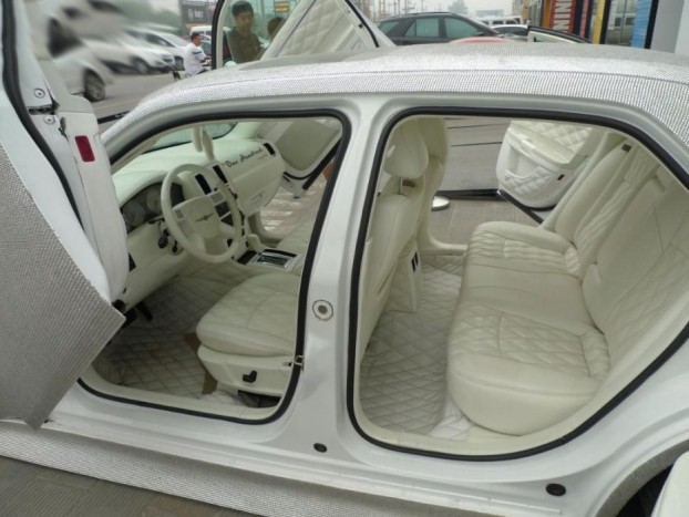 Kínában úgy maxolták ki az ízléstelenséget, hogy a fal adja a másikat 7