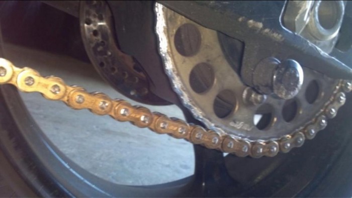 17 kép kontárok által megkínzott autókról 6 Valamiért nem gyorsul a motor, tudna segíteni?