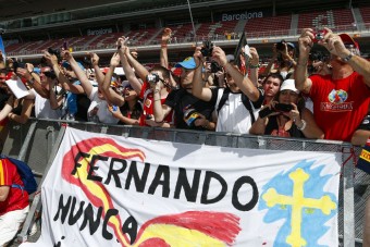 Újra szóba állnak a rajongókkal az F1-es pilóták