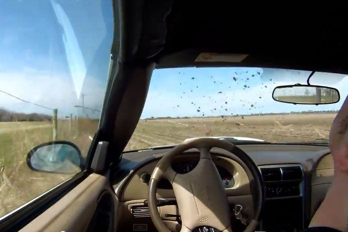 Rémisztő felvétel – elájult a sofőr vezetés közben