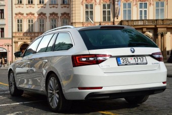 Ilyen lehet a Škoda óriáskombija