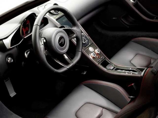 Azért jó a McLaren, mert nem szúrja át a szalagkorlát 7