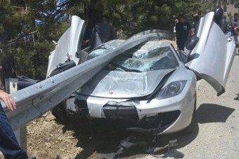 Azért jó a McLaren, mert nem szúrja át a szalagkorlát