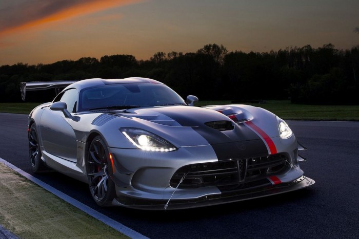 Új világcsúcs: egy tonna leszorítóerő, utcára 6